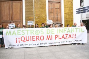 Los 275 aprobados de la oposición de Infantil protestan al unísono en Gran Canaria, Tenerife y Lanzarote