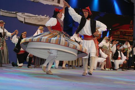 El folclore inunda el Recinto Ferial de Arrecife