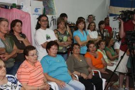 Déniz explica a los vecinos el acuerdo plenario que salva la situación de Morro Angelito