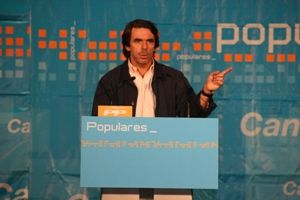 Aznar acusa a los que simplemente copian programas y defiende las inversiones del PP durante su mandato