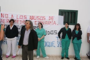 Los trabajadores de la Residencia San Roque de Tinajo no cubrirán bajas para protestar por su situación laboral