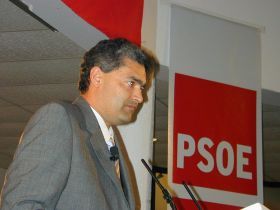 El alcalde de Tías asegura que el caso del ex concejal de Urbanismo es una estrategia del PP para ocultar sus propios problemas con la Justicia