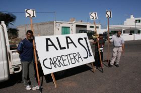 Protestas a favor y en contra de la ampliación de la carretera de Tahíche