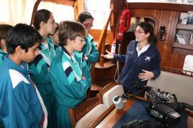 Un velero hospital atraca en Puerto Naos para concienciar sobre la conservación del medio marino