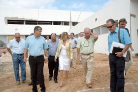 María del Mar Julios ha visitado las obras de construcción de tres centros sanitarios en la isla