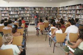 The figure of the storyteller settles in Tías