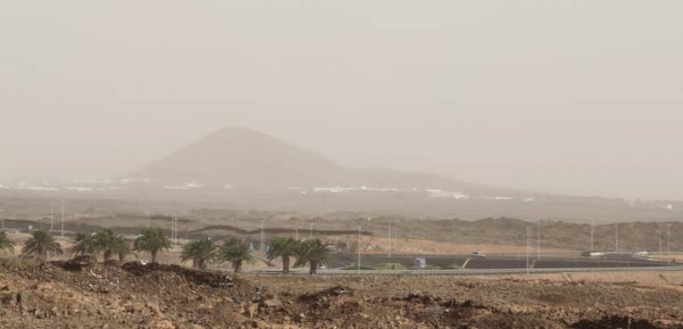 La calima envuelve la isla de Lanzarote