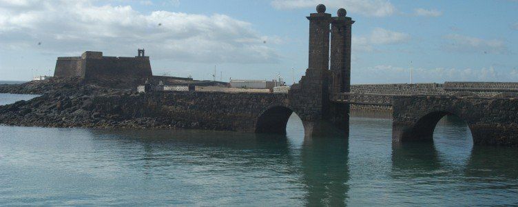 Turismo concede un millón de euros para restaurar el puente de Las Bolas y para obras en Puerto del Carmen