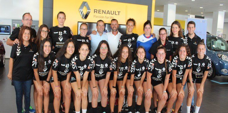Las chicas del San José Obrero visitan las instalaciones de Renault Juan Toledo