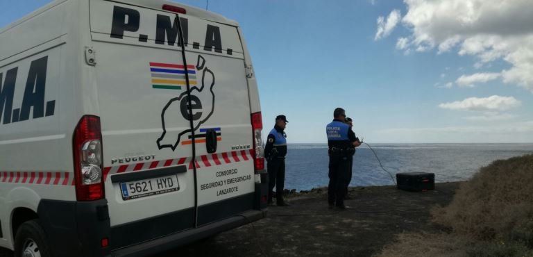 El dron de la Policía Local de Arrecife se suma a la búsqueda del bañista desaparecido en el Charco del Palo