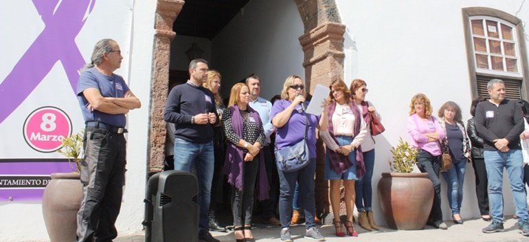 Concentraciones y lecturas de manifiestos por la igualdad en las instituciones de Lanzarote