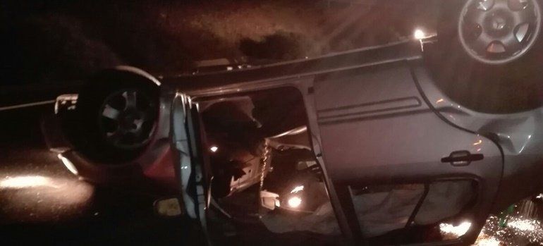 Herida una mujer de carácter moderado tras volcar con su coche en Guatiza