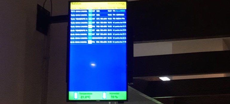 La T2 del aeropuerto de Lanzarote recupera su pantalla electrónica con la información de los vuelos