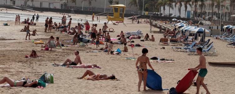 Aumenta el calor, se declara la alerta por temperaturas en toda  Canarias