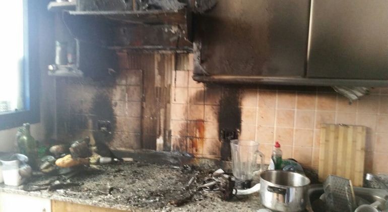 Sofocan un incendio en una vivienda de Playa Blanca donde había un menor