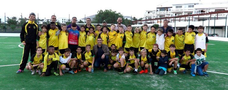 El club Unión Deportiva Palmeiros de Costa Teguise estrena nuevo campo de juego