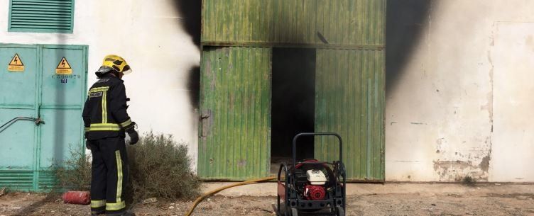 Otra nave de Arrecife sufre un incendio Otra nave de Arrecife sufre un incendio