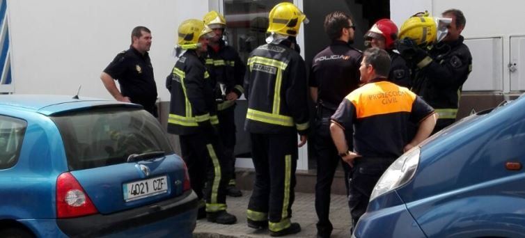 Una mujer resulta intoxicada por humo en un incendio en una vivienda en Arrecife