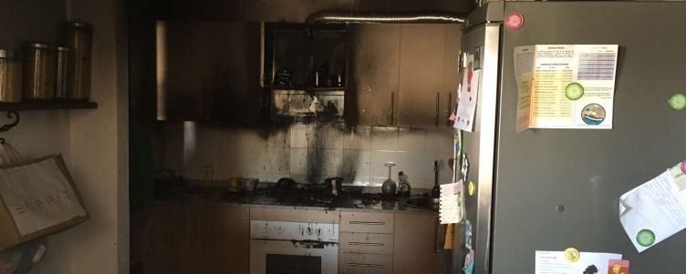 Apagan un incendio en la cocina de una vivienda de Playa Honda