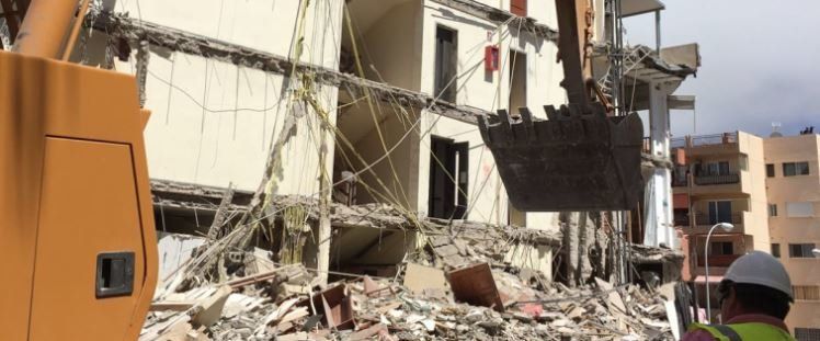 Canarias decreta un día de luto por los fallecidos en el edificio derrumbado