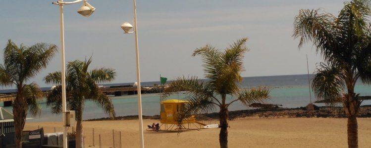 El Ayuntamiento de Arrecife reabre la playa de El Reducto al baño