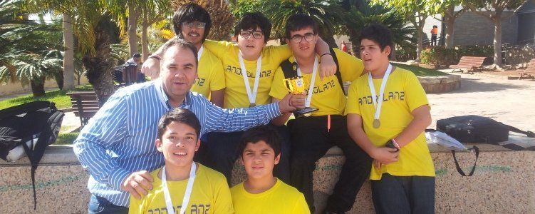 Alumnos del IES Salinas logran un premio con su proyecto científico para reutilizar chicles