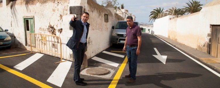 Teguise asfaltará y mejorará la señalización de las "avenidas principales" de Costa Teguise