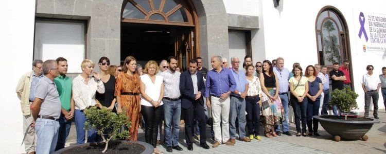 Lanzarote guarda silencio en recuerdo a las víctimas de París