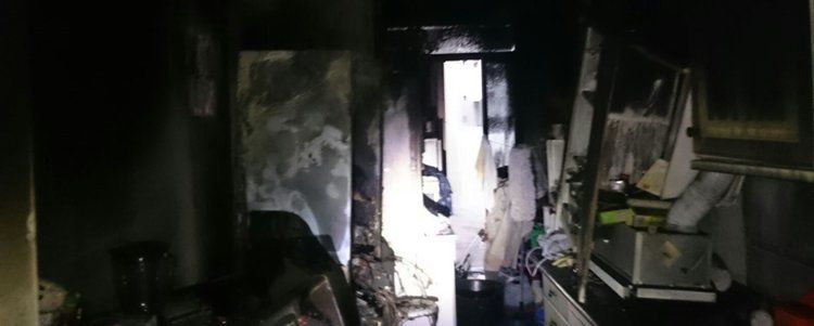 Un incendio obliga a desalojar una vivienda de Arrecife en mitad de la noche