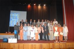 32 profesores reciben en Tinajo un merecido homenaje en su adiós a la actividad docente