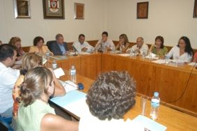 Los concejales del PIL y CC escenifican su readmisión en el grupo de gobierno de San Bartolomé