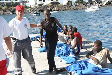 Las instituciones locales niegan una limpieza de inmigrantes con la llegada de Zapatero a la Isla	