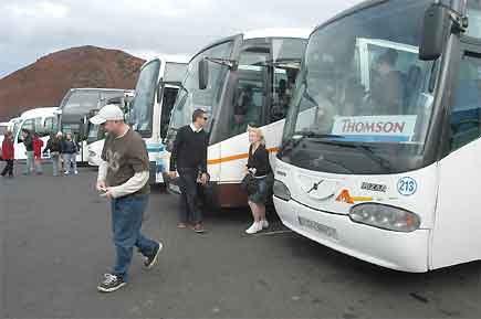 Los chóferes del transporte discrecional de pasajeros convocan una huelga indefinida a partir del 18 de agosto