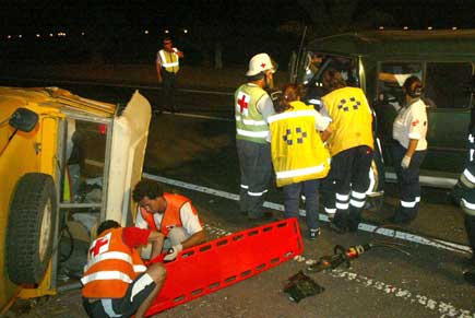 El conductor de un vehículo muere tras volcar en una carretera del sur de Lanzarote