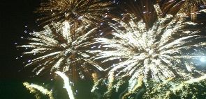Los fuegos artificiales despiden los festejos hasta el año que viene