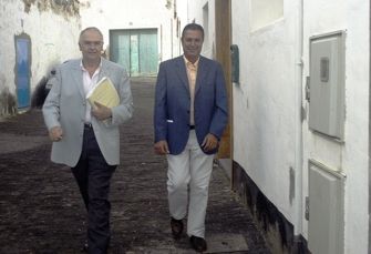 El alcalde de Yaiza cree que su actuación es correcta en el caso de la paralización de un muro en una parcela de Uga