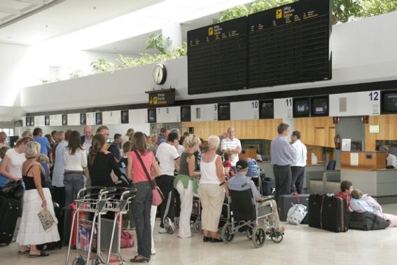 El Comisario del CNP niega que se hayan "relajado" los controles de identidad en el aeropuerto