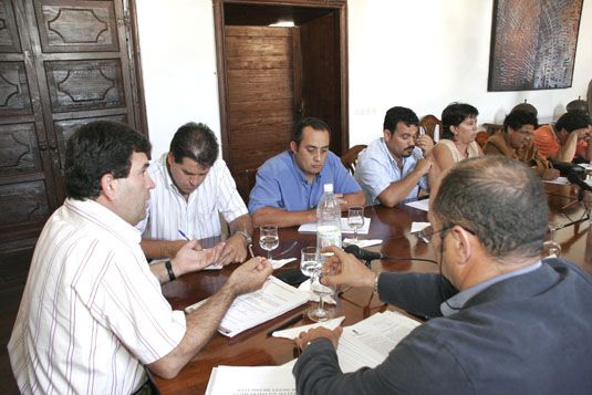 El Pleno de Teguise destituye a José Dimas Martín de su cargo como concejal del grupo de gobierno