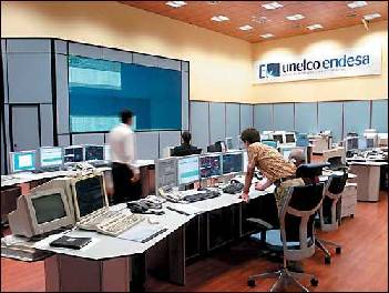 Unelco-Endesa representatives will come to Lanzarote to hear firsthand the complaints of those affected by the power outages.