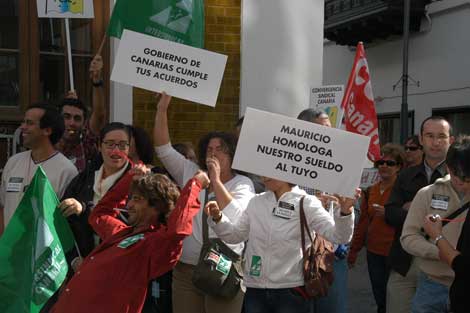 El 100 % del personal laboral de Canarias en Lanzarote secunda una huelga para reivindicar la equiparación de sus sueldos con los funcionarios