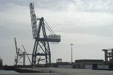 Terminal Marítima denuncia que el plazo para instalar la segunda grúa porta contenedores en Los Mármoles ha expirado