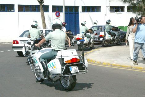 Tres individuos intentan robar en una joyería en Puerto del Carmen mediante el método del alunizaje