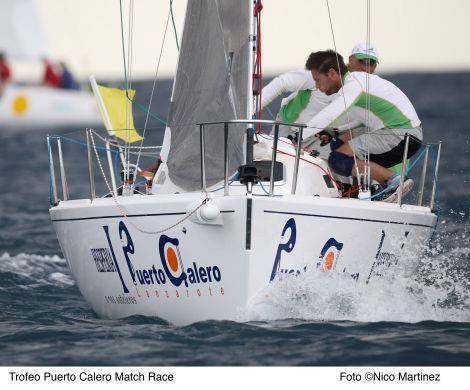 La ausencia de viento, protagonista de la primera jornada del Match Race de Puerto Calero
