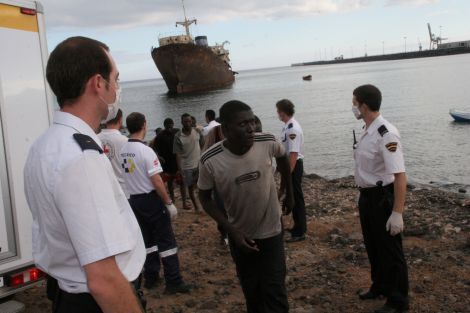 Salvamento Marítimo rescata a 76 personas a bordo de dos pateras próximas a la costa de Fuerteventura