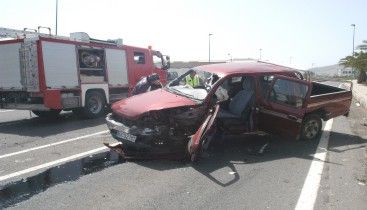 Un fallecido y un herido menos grave en una colisión entre dos vehículos en Tinajo