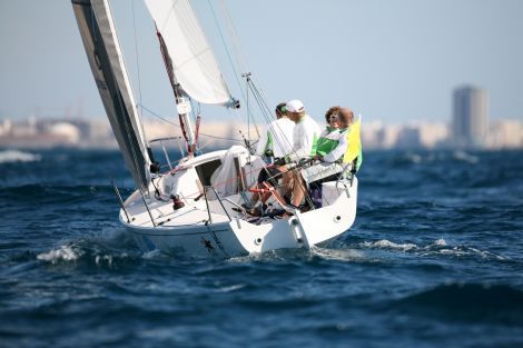 Puerto Calero acoge la regata de la flota J80 más grande de España