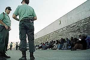 La Guardia Civil detiene en Teguise a seis inmigrantes que habían llegado en una patera