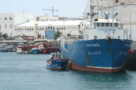 Marcos Páez acusa a Cristóbal Olivero de poner en peligro el puesto de trabajo de un funcionario de la Viceconsejería de Pesca