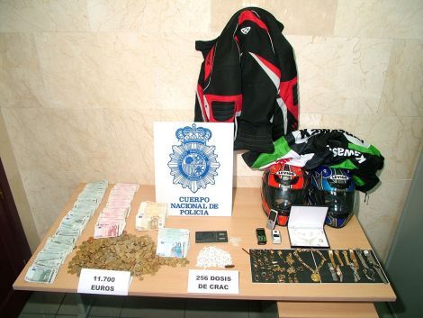Seis detenidos e intervenidas diversas cantidades de droga y numerosas joyas