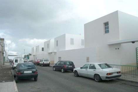La Concejalía de Vivienda en Arrecife, pendiente de la aprobación del PGOU para la proyección de casas sociales en 2006
